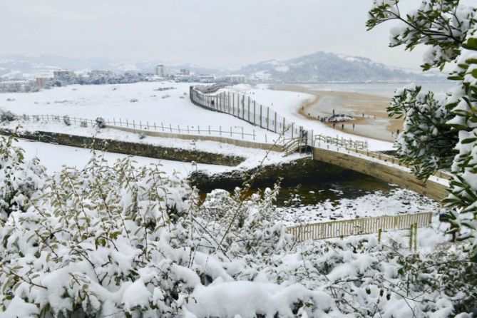 Paisaje de Zarautz con nieve : foto en Zarautz