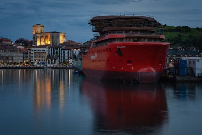 Pasado y presente: foto en Zumaia