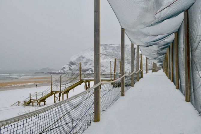 Paseo de Iñurritza con nieve : foto en Zarautz