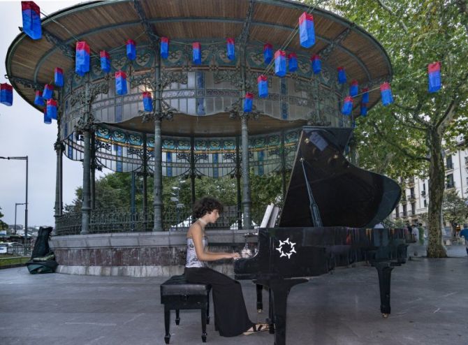 LA PIANISTA DEL BULE: foto en Donostia-San Sebastián