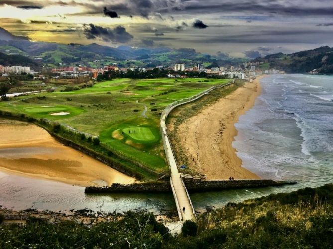 La playa y el golf de Zarautz : foto en Zarautz