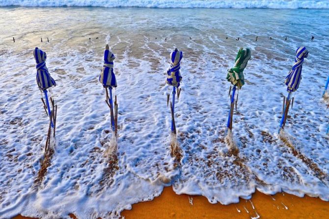 Playa de Zarautz con la marea alta : foto en Zarautz