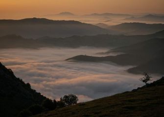 Por encima de las nubes