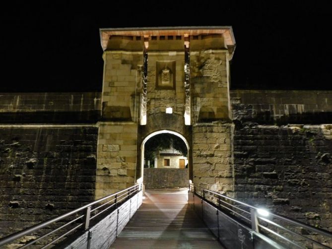 Puerta de San Nicolás, en Hondarribia.: foto en Hondarribia