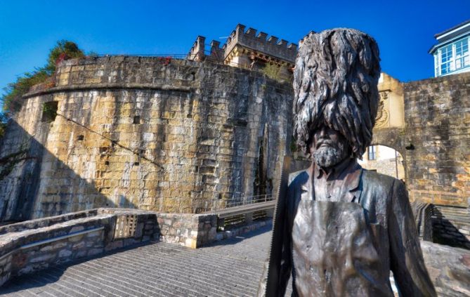 PUERTA DE SANTA MARIA: foto en Hondarribia