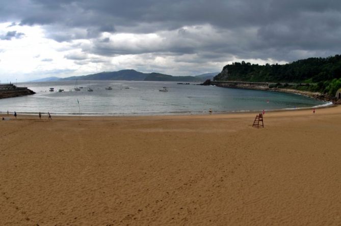 Que viene la tormenta: foto en Getaria