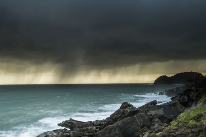 RATON DE GETARIA BAJO LA TORMENTA: foto en Getaria