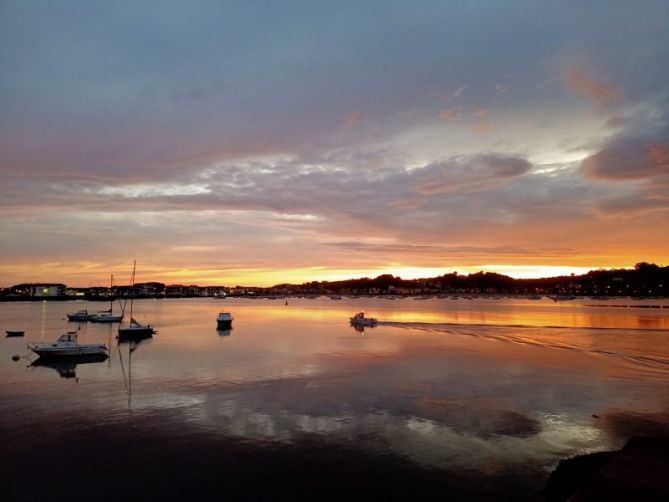 Reflejos del amanecer: foto en Hondarribia