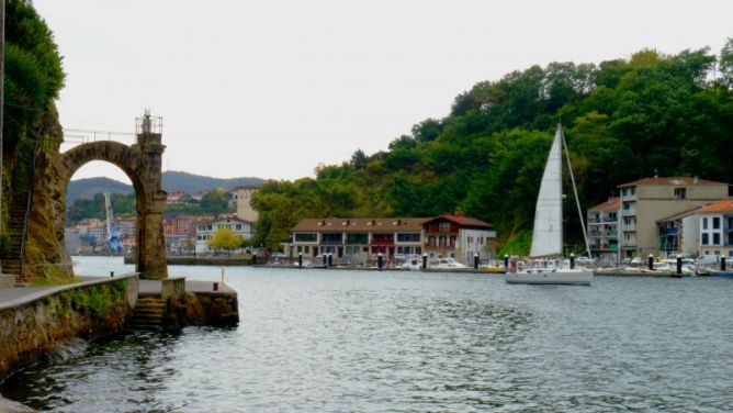 Saliendo de la bahia: foto en Pasaia