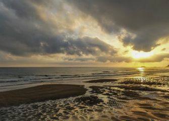 Sol entre nubes