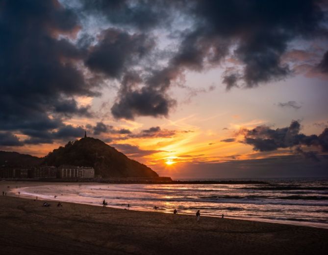 Sunset en la ciudad: foto en Donostia-San Sebastián