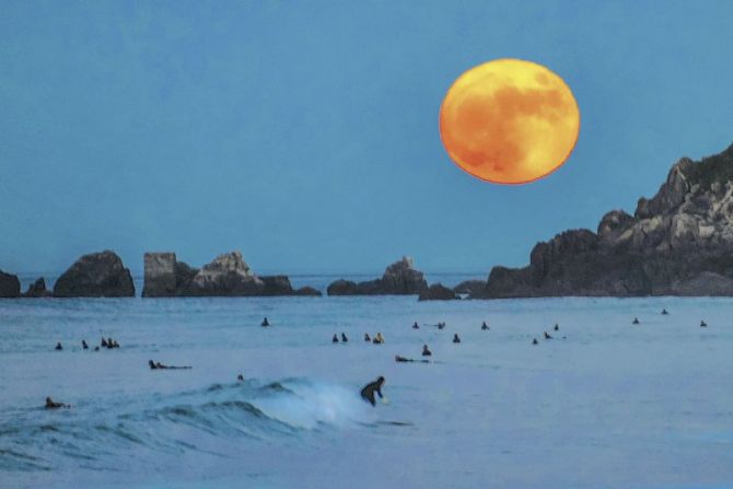 Super Luna : foto en Zarautz