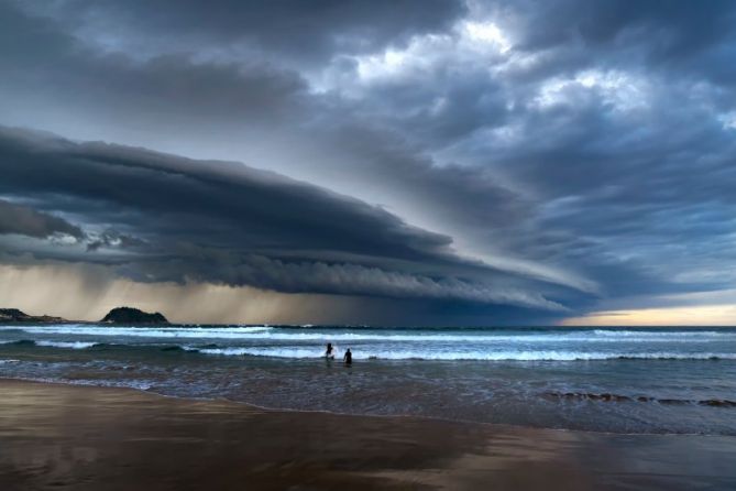 Surfeando la gran Tormenta: foto en Zarautz