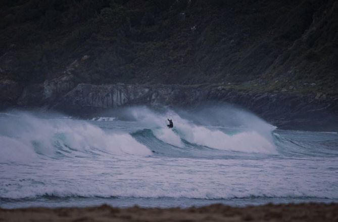 Surfista en posición : foto en Donostia-San Sebastián