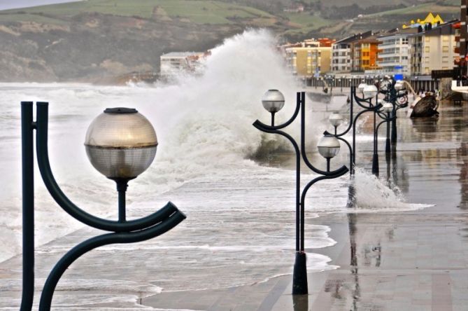 Temporal en la playa de Zarautz : foto en Zarautz