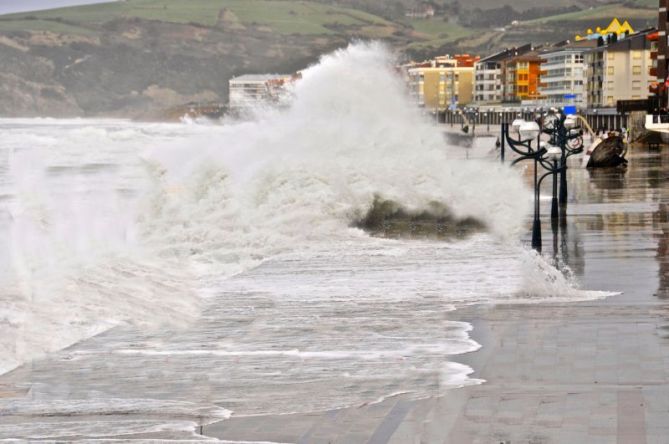 Temporal en la playa de Zarautz : foto en Zarautz