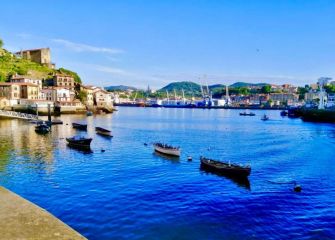 Txalupas en la Bahía de Pasaia