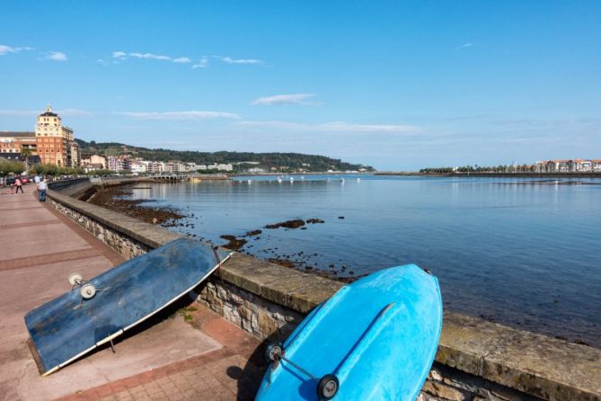 Txalupas en el paseo: foto en Hondarribia