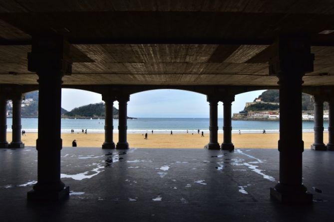 ZUTABEAK - COLUMNAS: foto en Donostia-San Sebastián