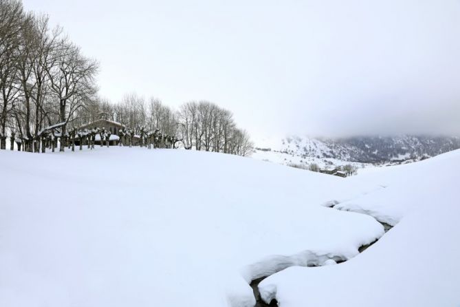 bajo la nieve: foto en Zegama