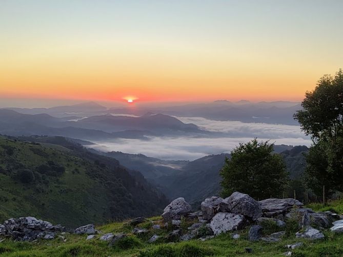 EGUNSENTIA ZELATUNETIK: foto en Errezil