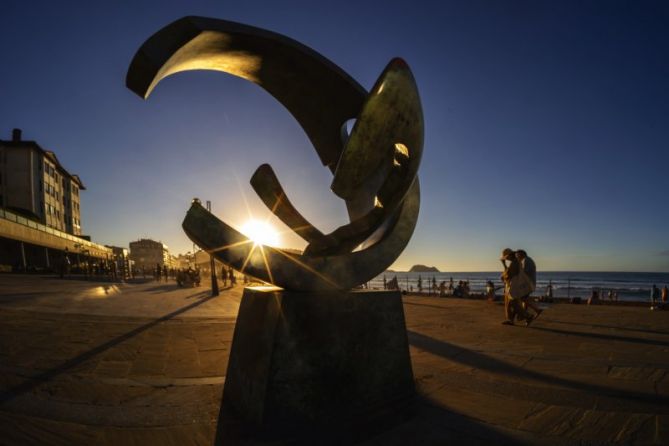 Homenaje al Surf: foto en Zarautz