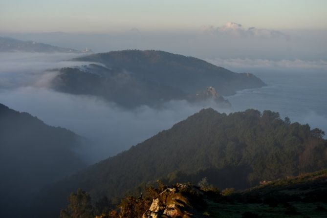 LAINO ARTEAN - ENTRE NIEBLAS: foto en Pasaia