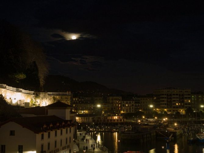  a la luz de la luna: foto en Donostia-San Sebastián