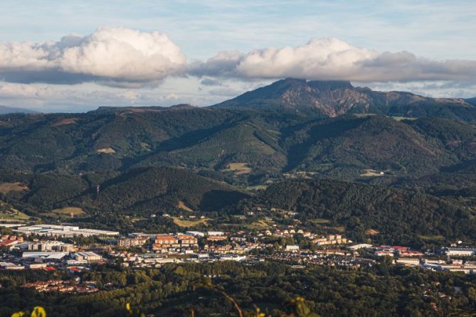 peñas de haia ,con chapela: foto en Hondarribia