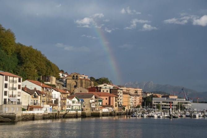 Arco iris sobre Pasai Donibane: foto en Pasaia