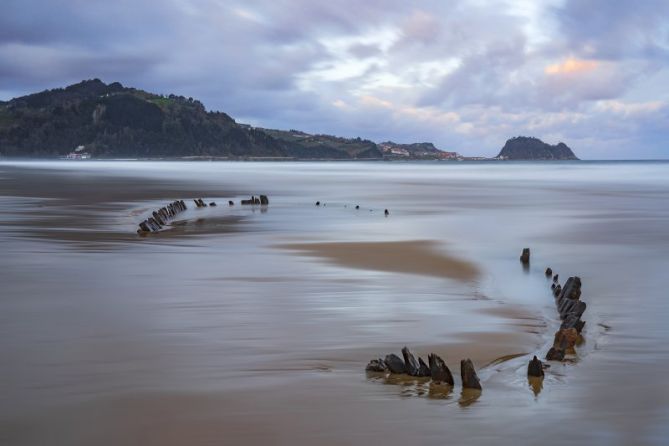 Barco Gustav en larga exposición: foto en Zarautz