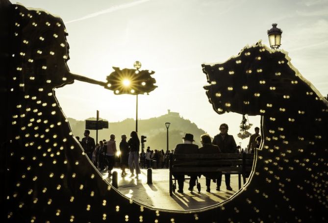 De día, el faro es el sol.: foto en Donostia-San Sebastián