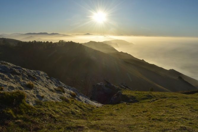 EGUZKIA ETA LAINOA - SOL Y NIEBLA: foto en Pasaia