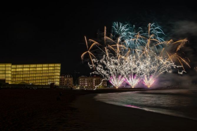 Fuegos en el espigón: foto en Donostia-San Sebastián