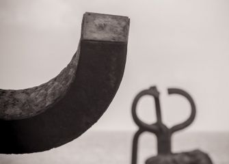 Haizeen orrazia txuri beltzean