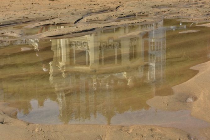 ISLA HONDARTZAN - REFLEJO EN LA PLAYA: foto en Donostia-San Sebastián