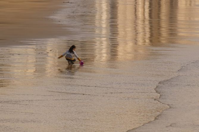 Juegos en la orilla: foto en Donostia-San Sebastián