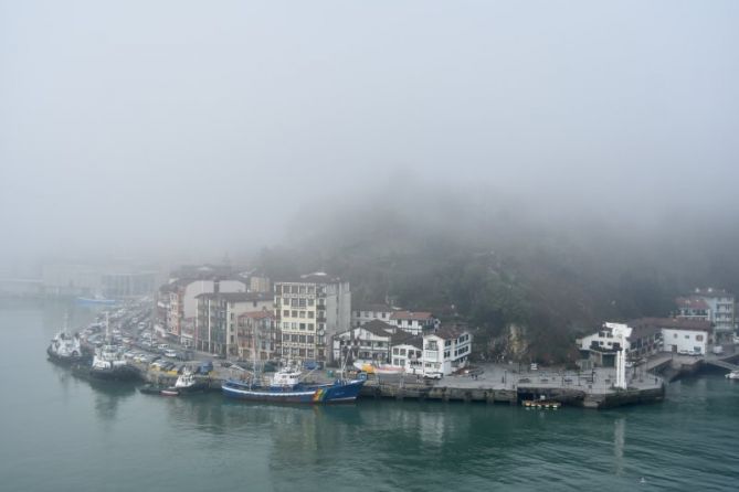 LAINOPEAN - BAJO LA NIEBLA: foto en Pasaia