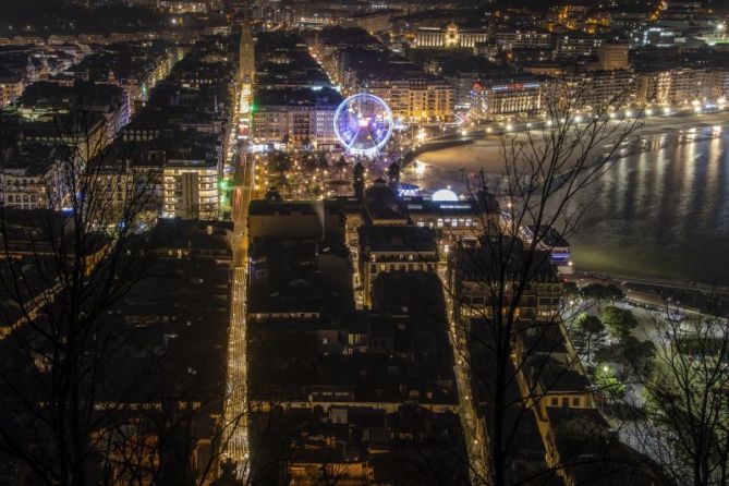 Luces en la noche: foto en Donostia-San Sebastián