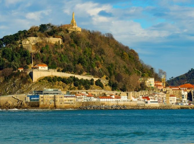 Luz de otoño sobre Urgul: foto en Donostia-San Sebastián