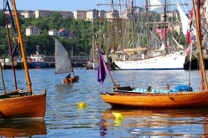 La mar de bonitos: foto en Pasaia