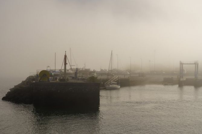 Niebla en la bocana: foto en Hondarribia