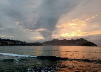 Olas en la playa de la concha 