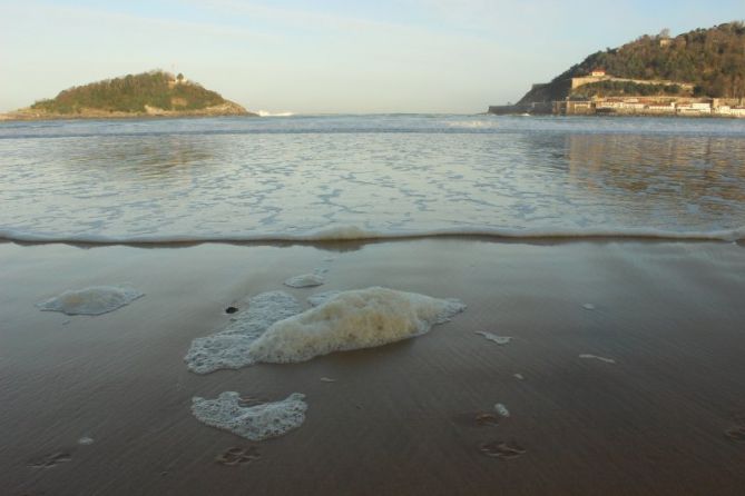 Pisadas y espuma: foto en Donostia-San Sebastián