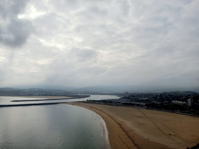 Playa desde el faro: foto en Hondarribia