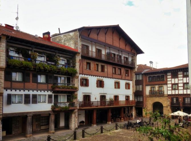 PLAZA GIPUZKOA: foto en Hondarribia