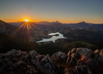 Atardecer en el embalse de Urkulu