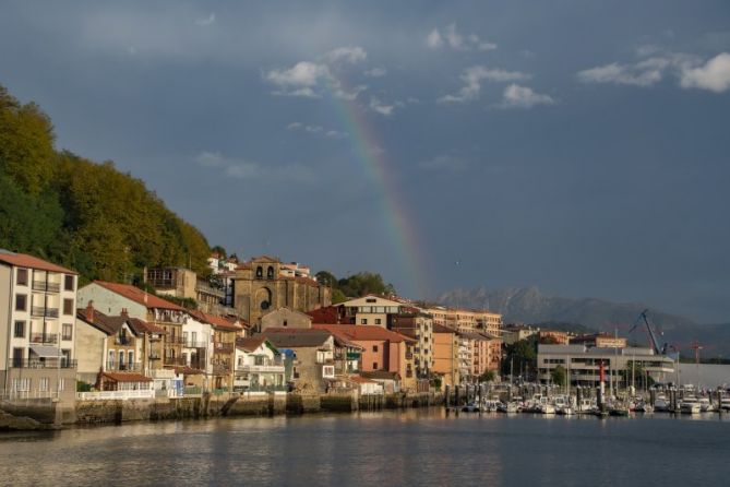 Bajo el arco iris: foto en Pasaia