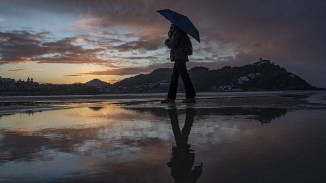 Bajo el paraguas: foto en Donostia-San Sebastián