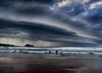 BAJO LA TORMENTA